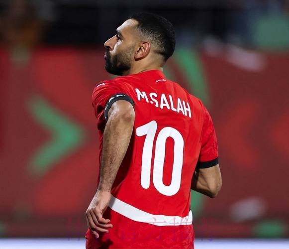 萨拉赫救主:91分钟单挑绝杀!延续11年纪录 万人致敬英雄 萨拉赫救主:91分钟单挑绝杀!延续11年纪录 万人致敬英雄